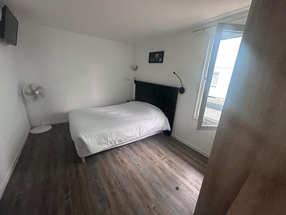   Deux hotels de +122 chambres,3 salles de réception. Versailles