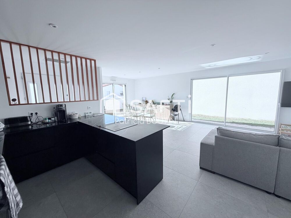 PAVILLON PLAIN PIED 4 CHAMBRES DONT UNE SUITE PARENTALE ET GARAGE A COULON !