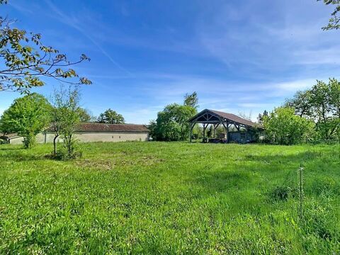   Fermette ancienne � r�nover au calme avec un grand terrain agr�able Maison - 4 pi�ce(s) - 119 m�