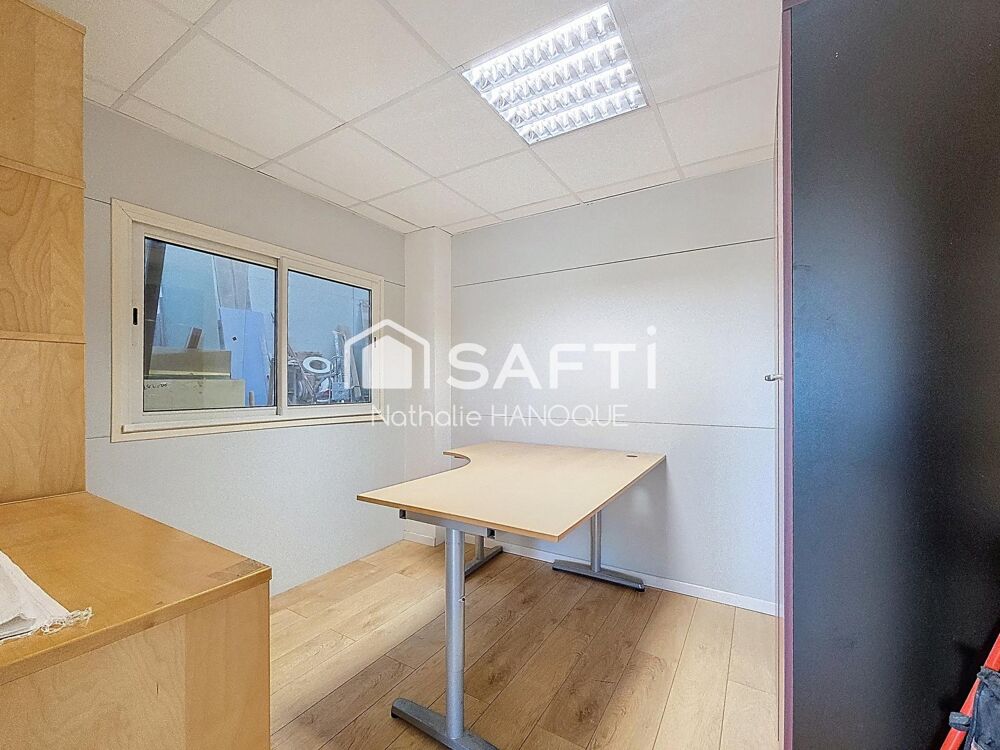   Box 212 m2 dont 39m² de bureau - Zone d'activités ANET Anet
