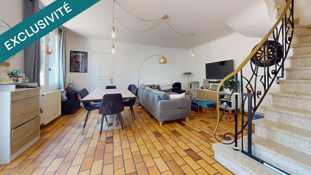 Bâtisse en pierre, 2 chambres, garage et terrain de 540 m².
