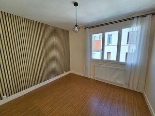 Vente Appartement Appartement F4 69 m² situé à 200 m du plan d' eau avec garage Vichy