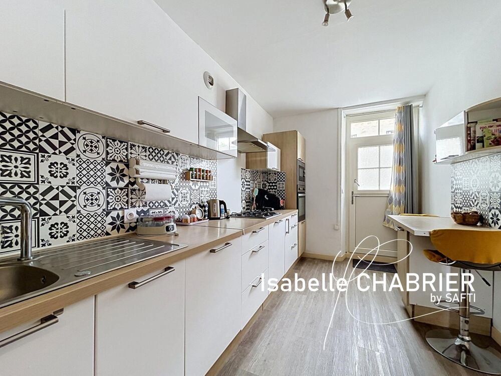 Maison 9 pièces 173 m² · à Morannes sur Sarthe Da... · 173 m² · 239 000 €