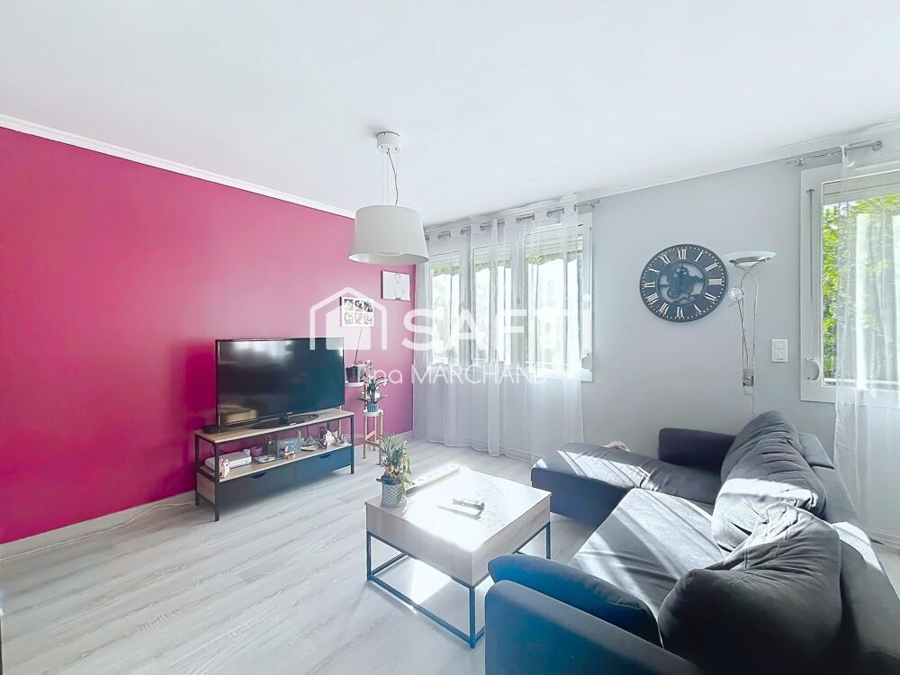 Appartement traversant, lumineux. 2 chambres. Parking.