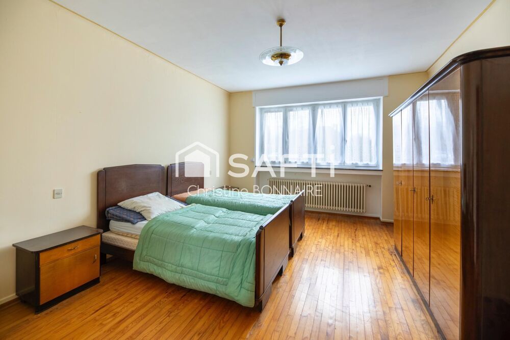 Maison individuelle avec 3 chambres (5 possibles) sur terrain de plus de 950m2