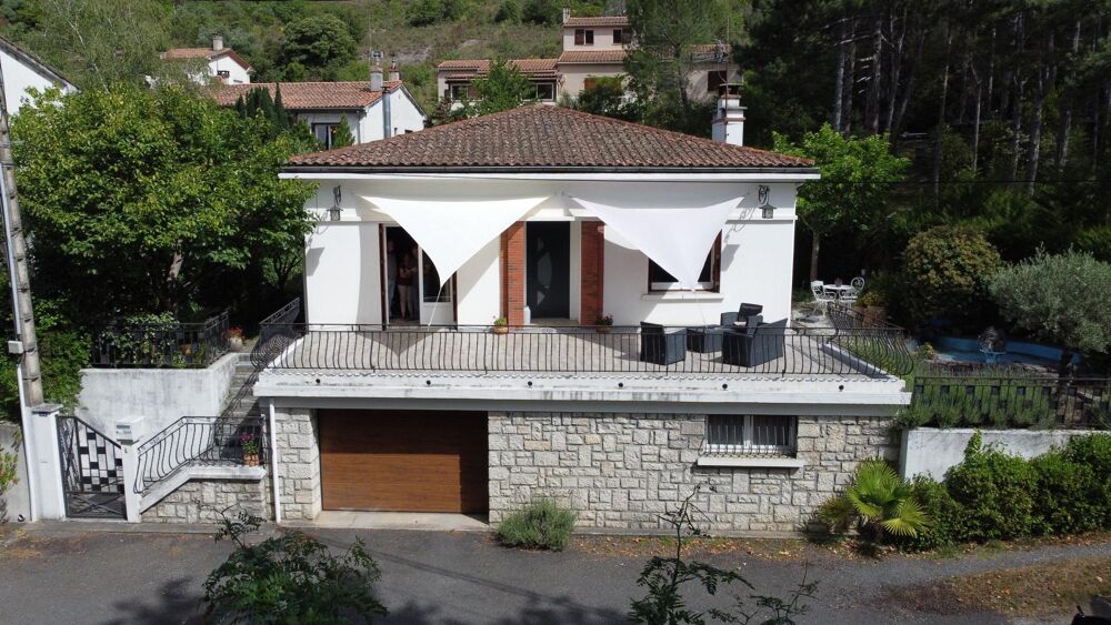 Vente Maison Charmante villa rénovée T4 de 100m² avec grand garage en rez-de-chaussée, grande terrasse avec vue dégagée et jardin. Ginoles