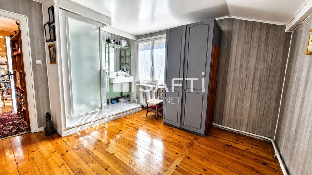 Vente Maison Cette maison  allie surface, tranquillité et polyvalence, à proximité des commodités Meyzieu