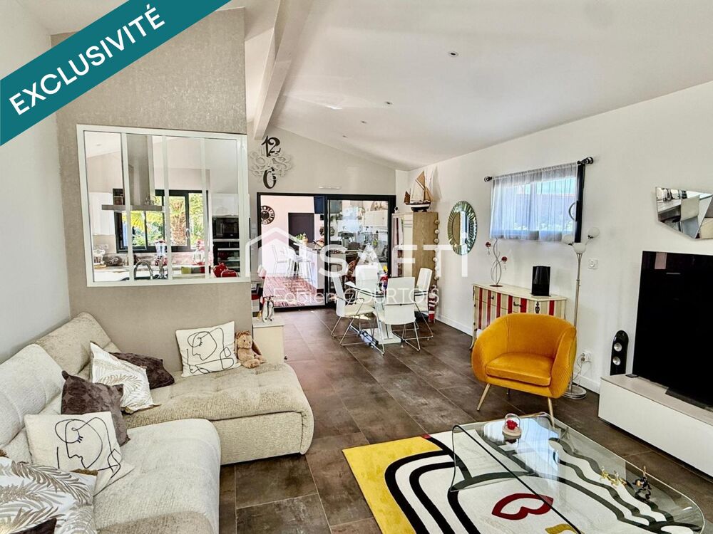 Maison contemporaine avec piscine de très haute qualité.