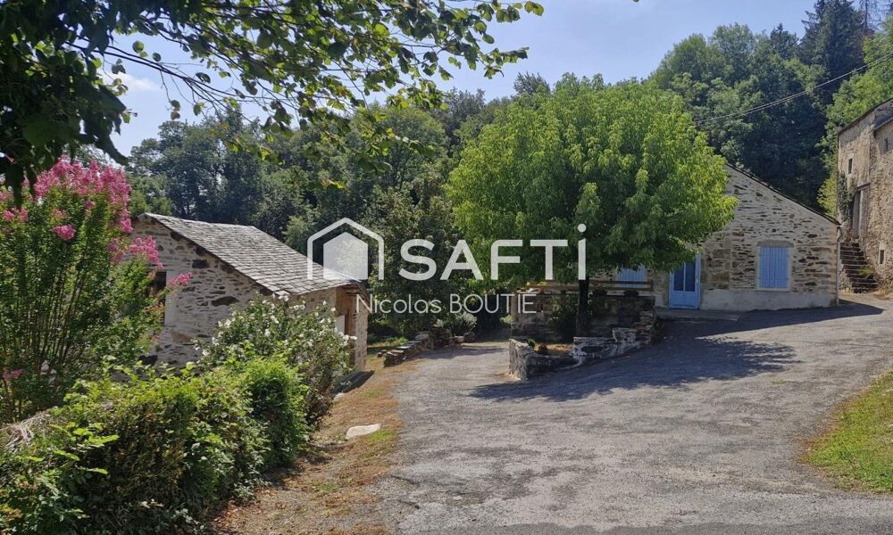 Maison mitoyenne dans hameau avec garage et terrain