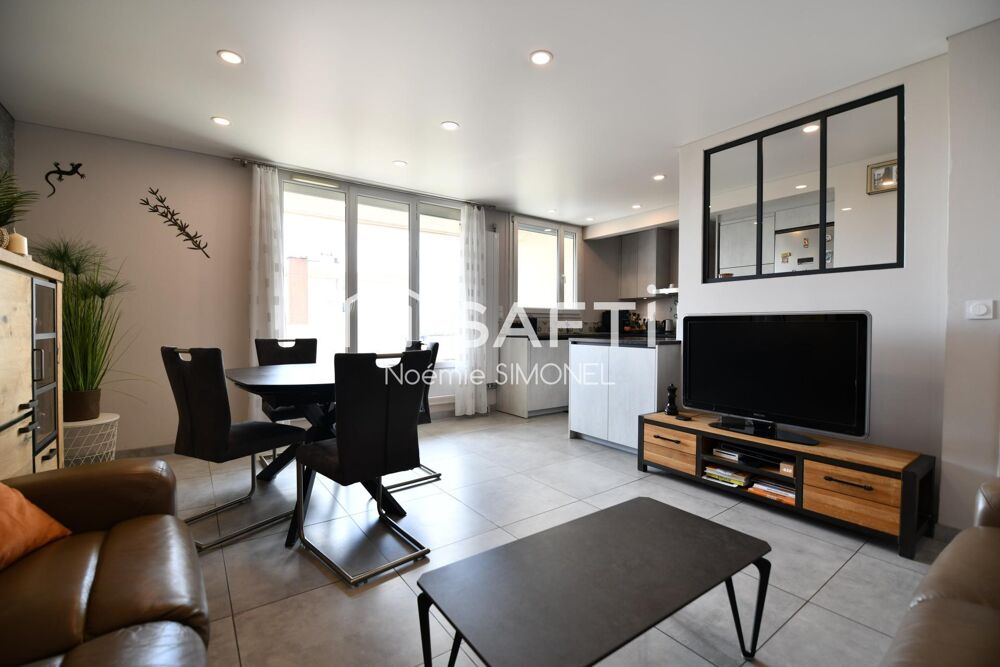 Grand appartement de cinq pièces ! Ravalement réglé par les propriétaires ! Trés beau niveau de finitions!