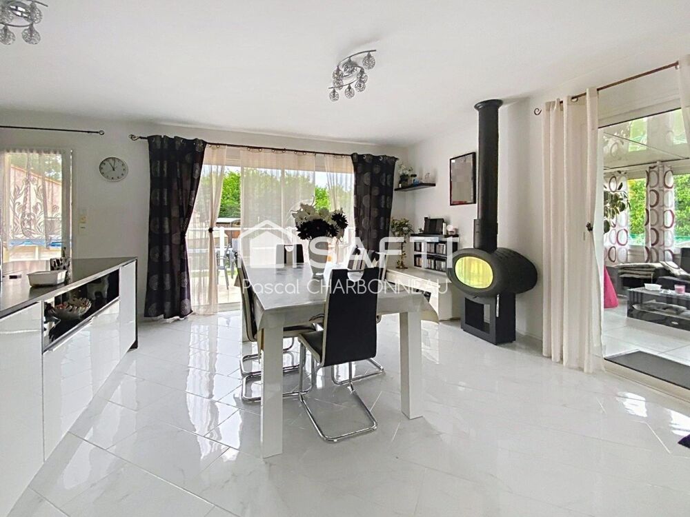 MAISON PLAIN PIED 4 CHAMBRES ET UN BUREAU PISCINE TERRAIN CLOS