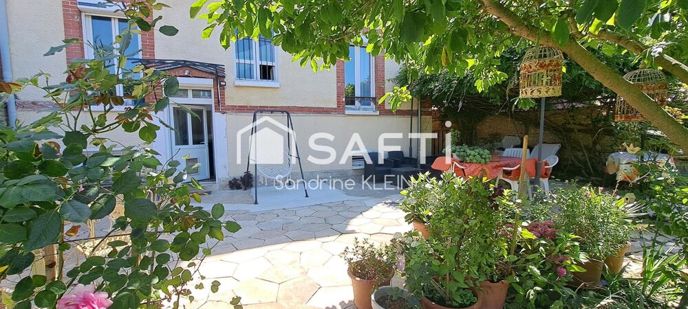 Vente Maison Maison de ville, 173 m², 9 pièces avec jardin, garage et dépendance Saint-pierre-les-nemours