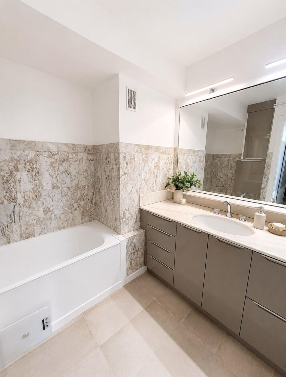 Vente Appartement GAMBETTA APPARTEMENT FAMILIAL DE 97 M²–VUE DÉGAGÉE Paris 20