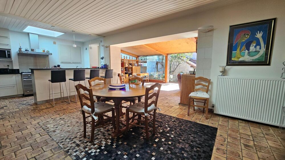 Vente Maison Bien d'exception au cœur du village, avec jardin et piscine chauffée et climatisation. Yzeures-sur-creuse