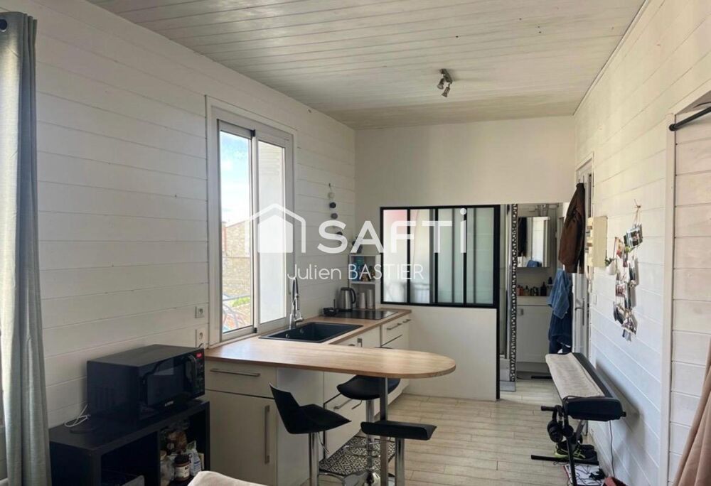 Vente Appartement Jardin Public - T1 bis de 28m2 avec chambre séparée au 3ème étage d'un immeuble en pierre dans une rue calme Bordeaux