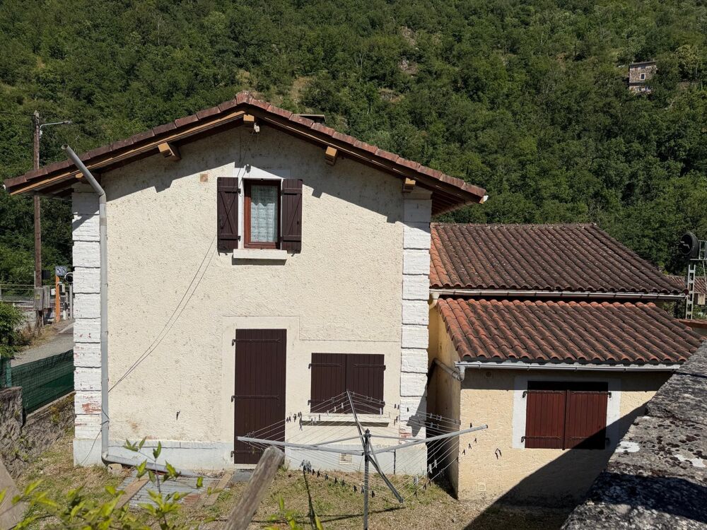 Maison de garde barrière à la campagne