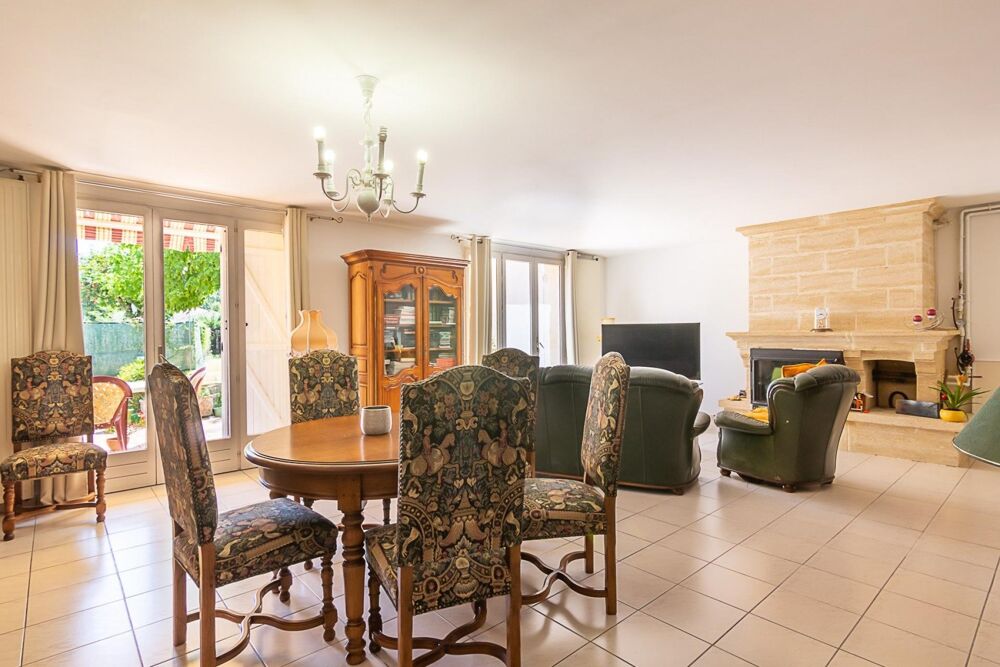 Maison en pierre de caractère à vendre (33240)  228 m²  5 chambres  Jardin  Axe Libourne / Saint-André-de-Cubzac