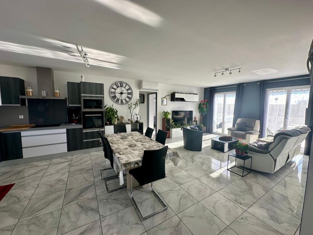 Vente Maison Maison récente T5 d'environ 105 m² sur un terrain clos de 2700 m² avec piscine chauffée et grand garage. Arblade-le-haut