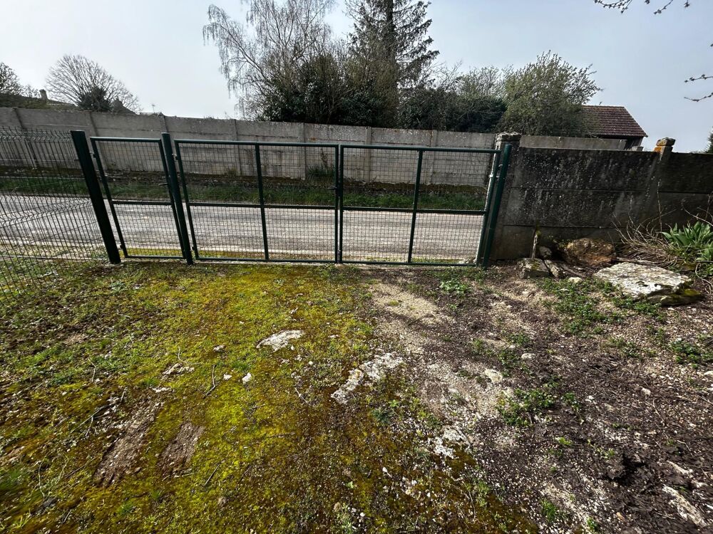 Vente Terrain Hangar + terrain constructible de 565 m² (non viabilisé) – Entièrement clôturé Lorges