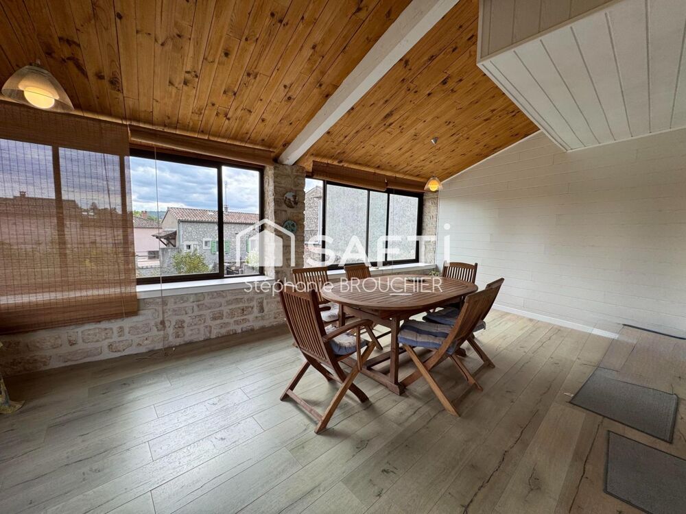 Maison de hameau en pierre avec terrain et piscine