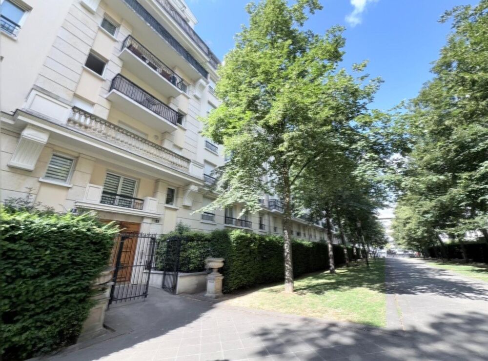 Location Appartement LOCATION MEUBLÉE - 90M2 - T4 - SEJOUR/CUISINE - 3 CHAMBRES - SALLE DE BAIN - WC Issy-les-moulineaux