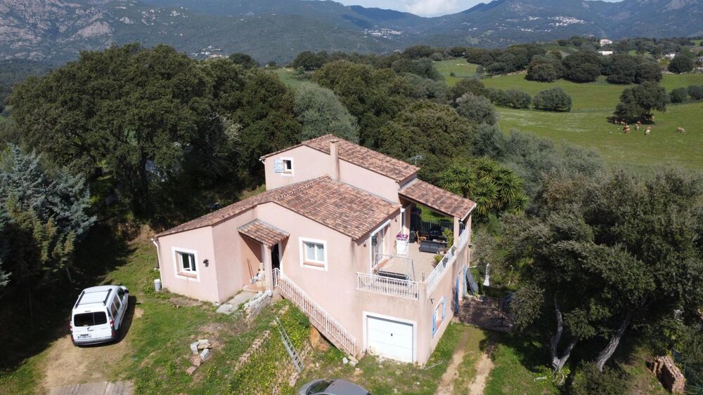 Maison avec appartement principal et dépendance