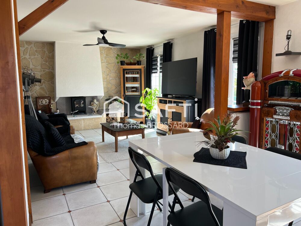 Maison lumineuse avec piscine et grand terrain