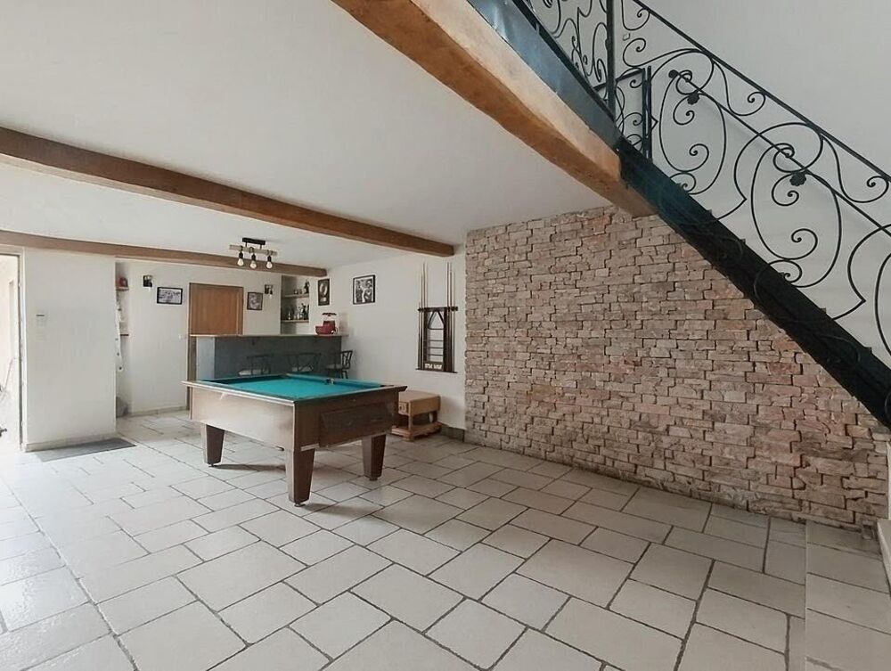 LA DOMINANTE  Propriété 20 pièces avec piscine, sauna et 2 appartements