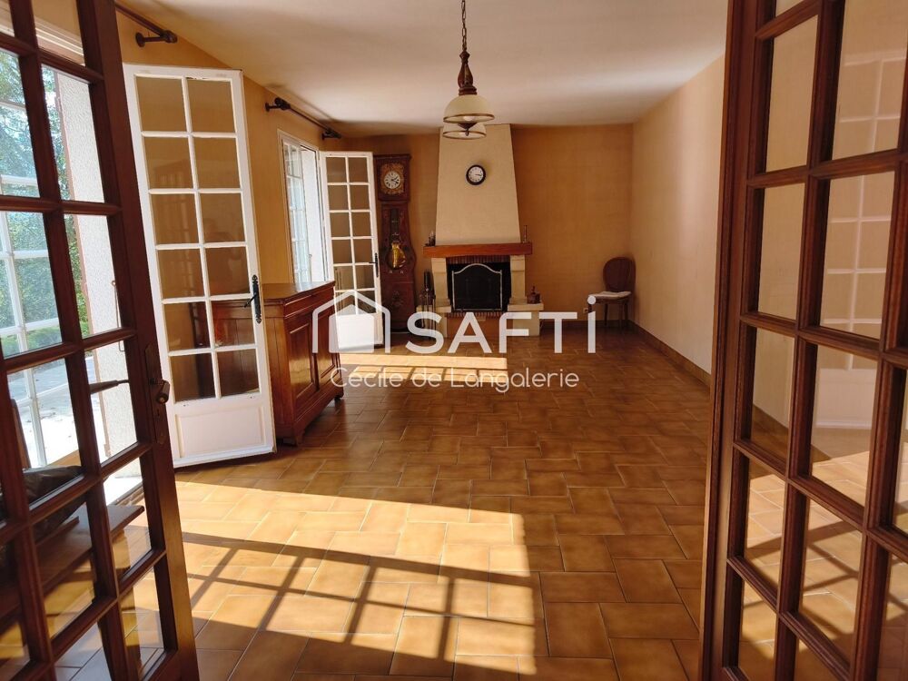 BELLE MAISON ENTRETENUE AVEC VIE DE PLAIN-PIED