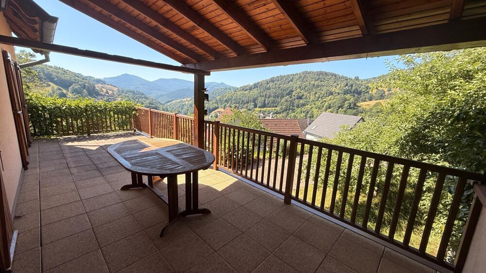 Maison 3 / 4 chambres avec vue montagne, grande terrasse couverte, garage et atelier à Fréland