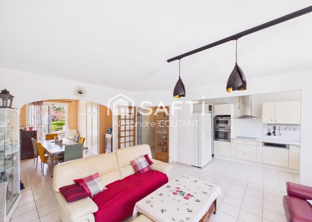 Vente Maison Maison familiale avec 4 chambres, idéalement située à proximité des commodités. La roche-sur-yon