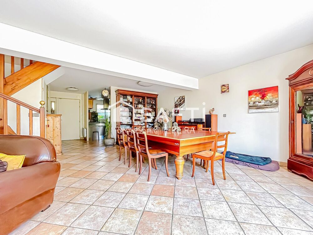 Maison non mitoyenne : 5 chambres, séjour de 48 m²