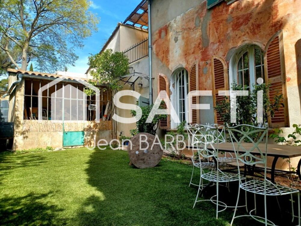 Dans le secteur privilégié du Cap Brun/serinette, dans une somptueuse maison de Maitre sur 1153m² de terrain privatif, bien d'ex