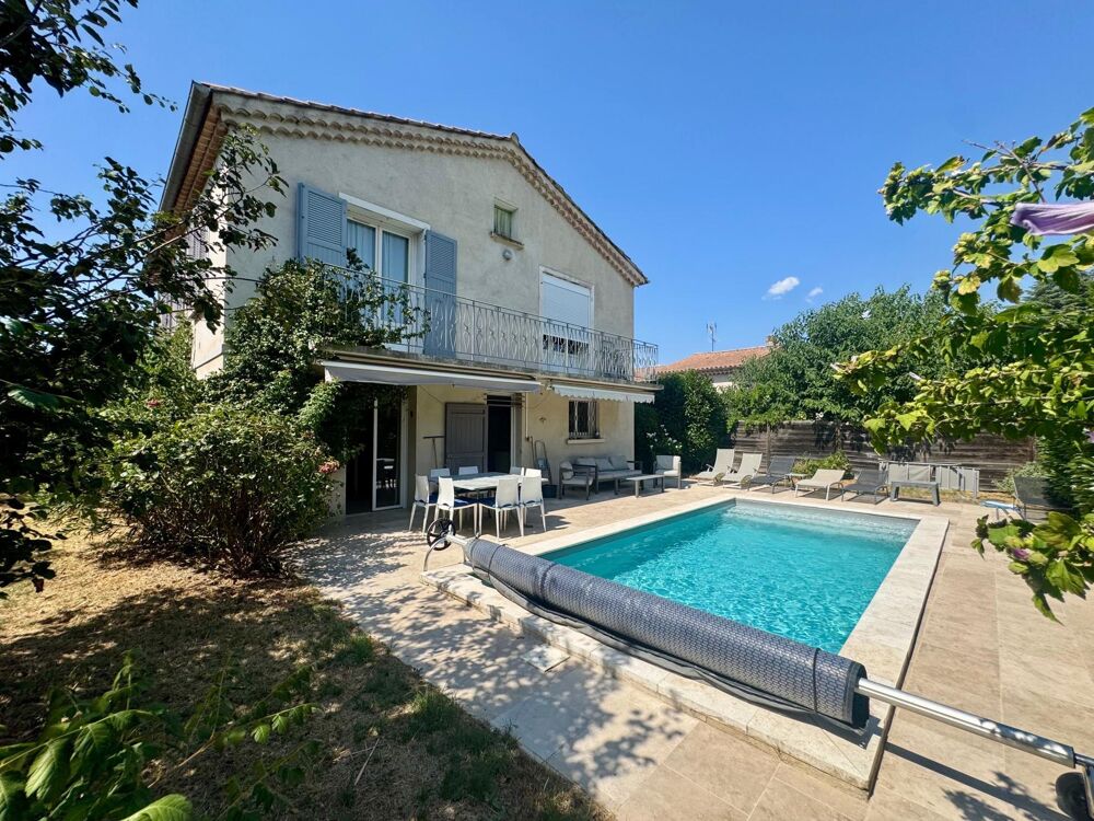 Maison traditionnelle avec piscine