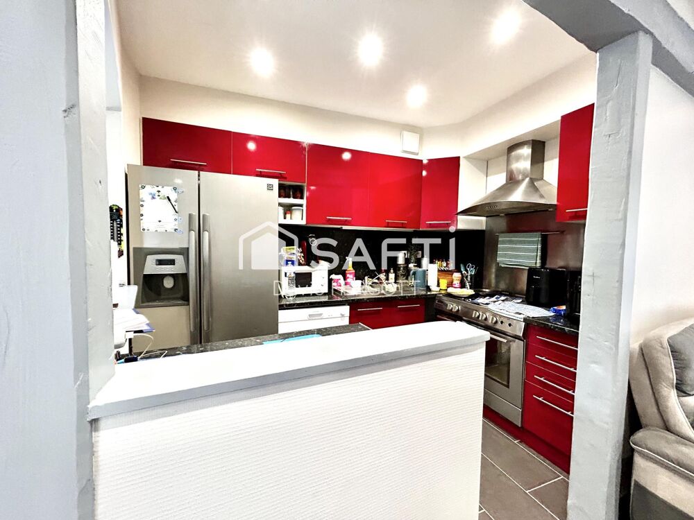 Propriété composée de deux logements  1052 m² de terrain clôturé
