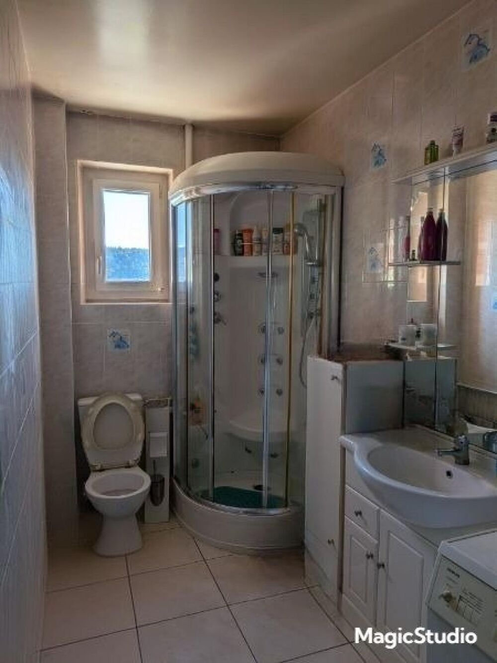 EXCEPTIONNEL, Appartemen de 54 m² avec 2 chambres, garage, parking, grenier et cave à Champagnole JURA
