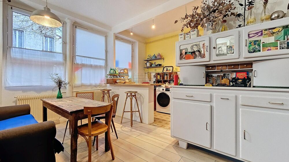 APPARTEMENT ATYPIQUE AVEC COURETTE PRIVATIVE
