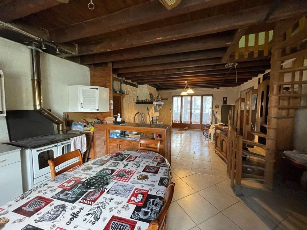 Vente Maison Au cœur de l'Allier, à Murat, venez découvrir cette maison de campagne pleine de potentiel ! Murat