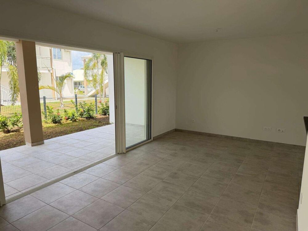 Vente Appartement Proche plage Bois Jolan - T3 Récent avec jardinet Sainte-anne