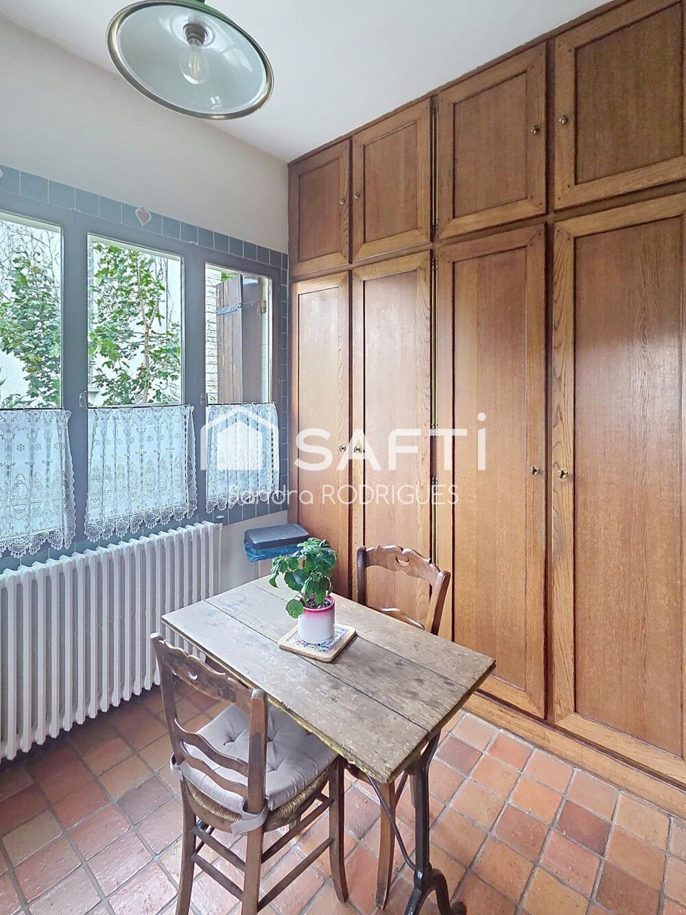 Maison individuelle avec jardin et garages proche toutes commodités