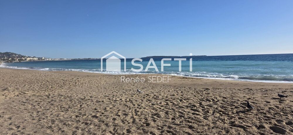 **À seulement 30 mètres à pied de la plage**, découvrez ce studio de **25 m²**, situé dans une résidence de standing, calme et p