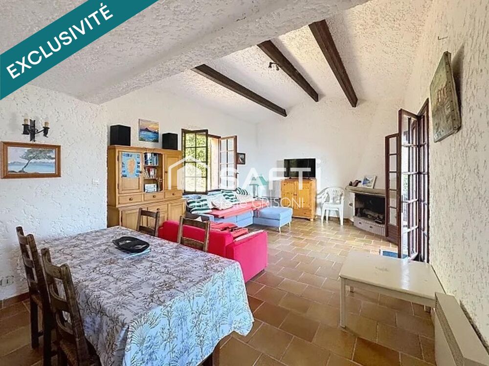 Villa de charme bord de mer au Golfe de Lava .