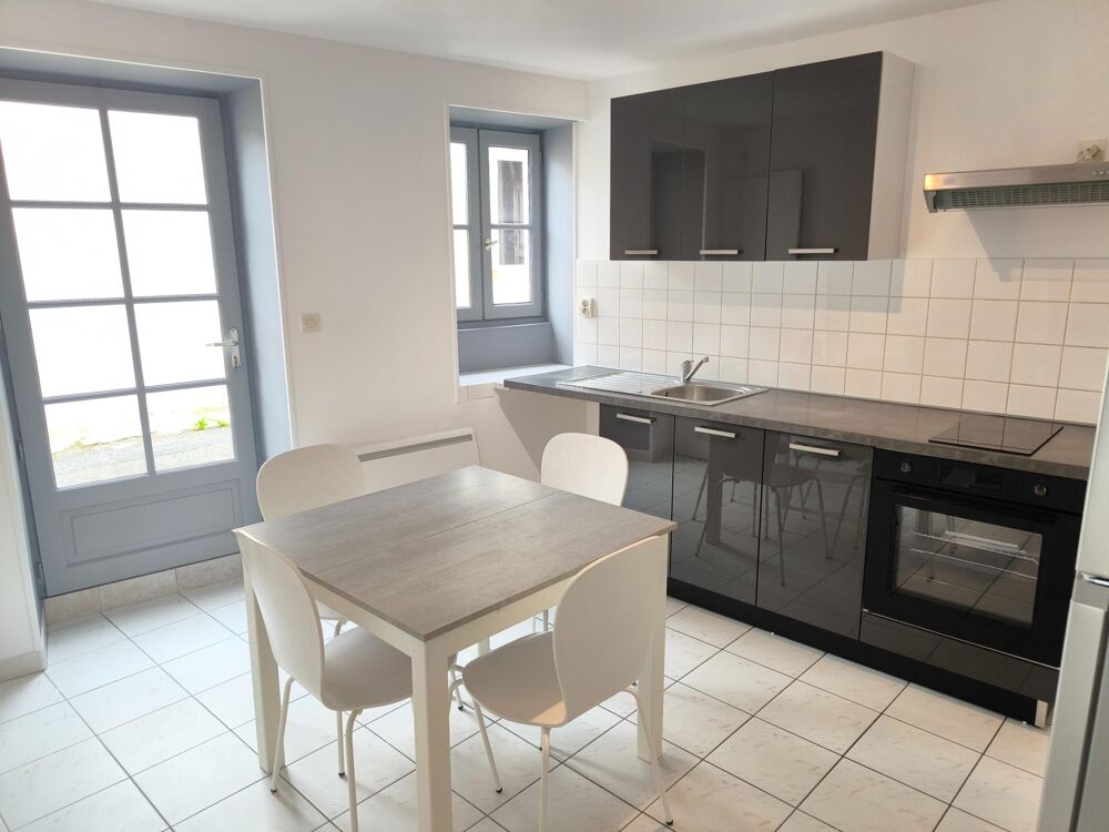 Location Appartement À LOUER - Saint-Jean-d'Angély (17400) - Superbe T3 meublé de 65 m² refait à neuf avec cour privative Saint-jean-d'angely
