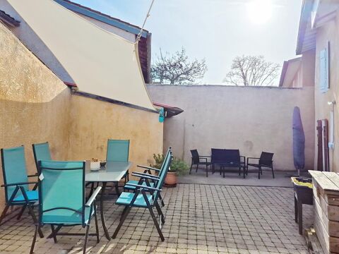   Maison de village avec cour ferm�e et abri voiture Maison - 5 pi�ce(s) - 106 m�