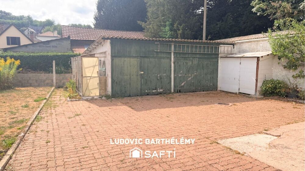 Maison à rafraichir avec jardin et 2 grands garages  Bolbec