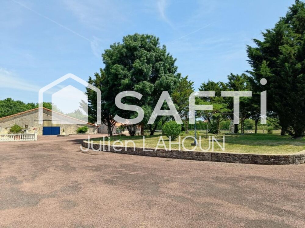 Vente Maison Domaine de 7ha avec une longère principale et dépendances Villefagnan