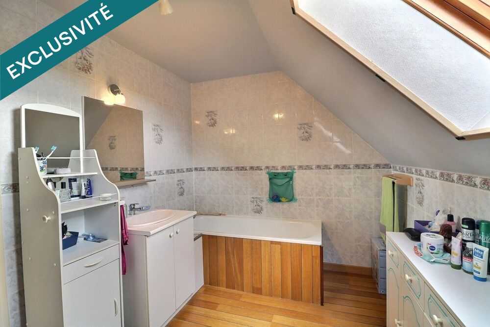 Vente Maison Pavillon année 2000 à poser ses valises, en brique, vallée de l'Ecaillon, vaste stationnement, garage, parcelle de 945 m2. Au ca Solesmes