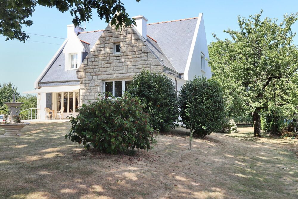 Maison de 150 m² , fort potentiel avec un terrain de 2330 m ² à seulement 10 mn du centre ville de Vitré