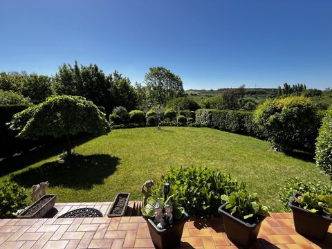   Charmante maison de 195m2 avec garage et vie plain pied Maison - 7 pièce(s) - 195 m²