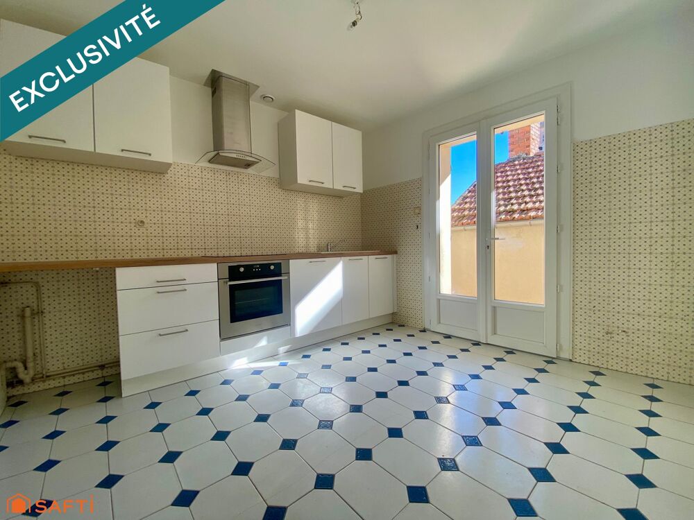 Maison de ville avec terrasse, balcon et garage